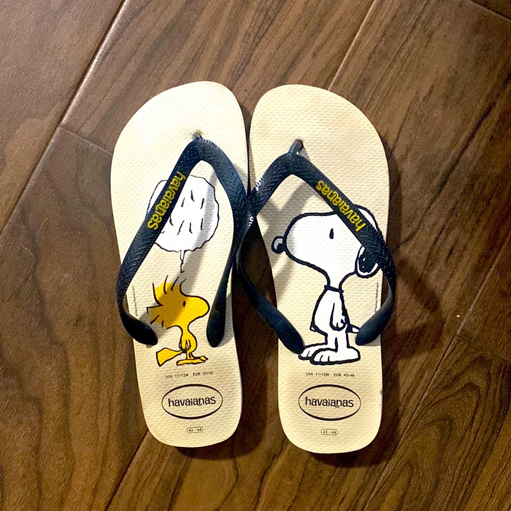 He's flip flops
